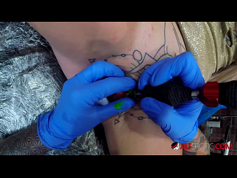 ❤️ Itin tatuiruota karšta Sully Savage gavo tatuiruotę ant savo klitorio ❤️ Porno prie porno lt.nomescriativos.top ☑